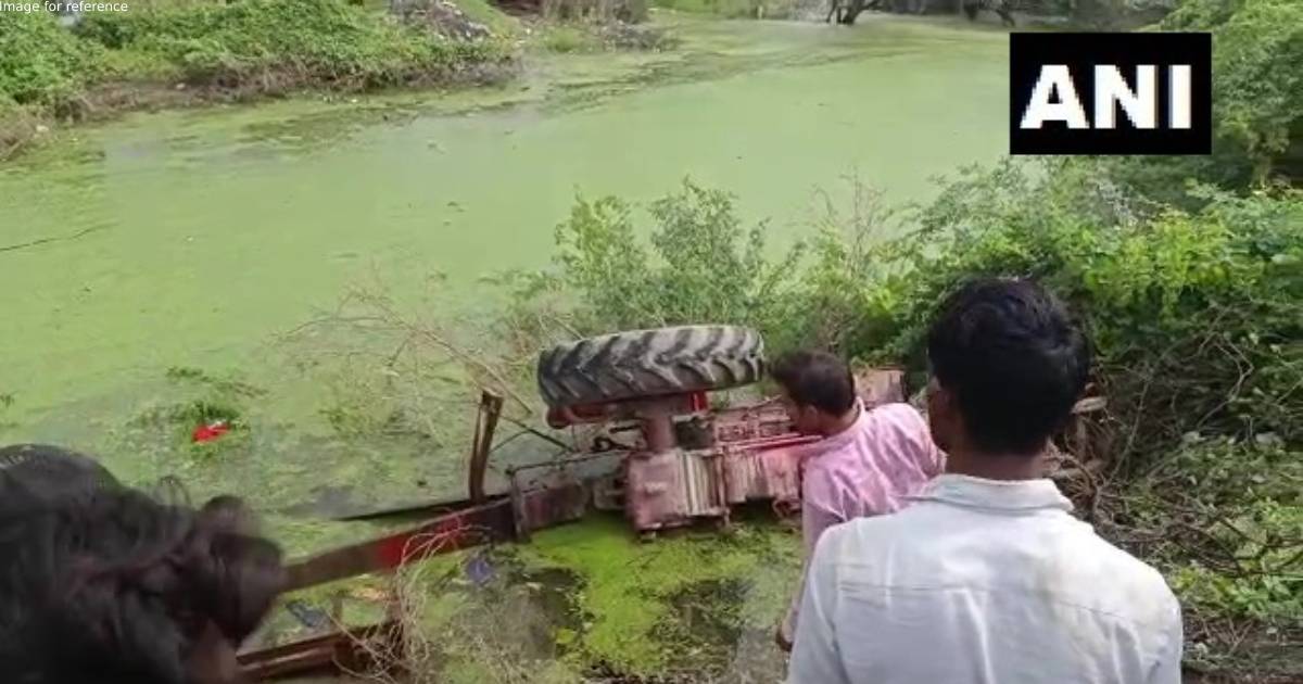 9 killed after tractor trolley falls into pond near Lucknow in Uttar Pradesh